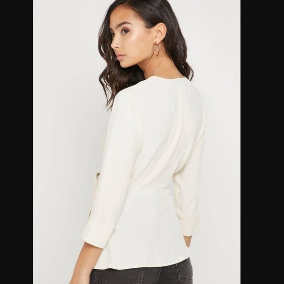 NWT Topshop Wrap Belted Cream Blouse size 4 - Picture 3 of 6
